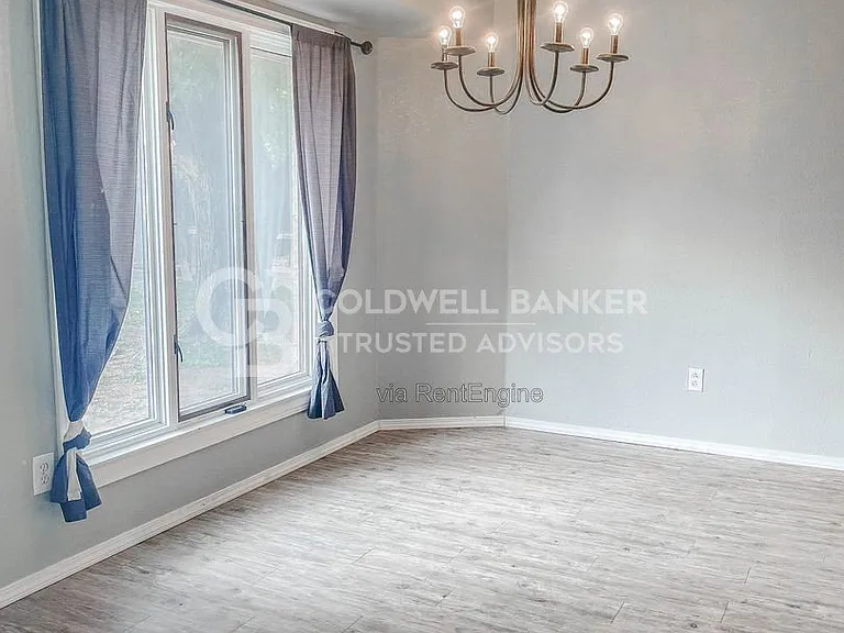 2609 74th Pl — Photo 2
