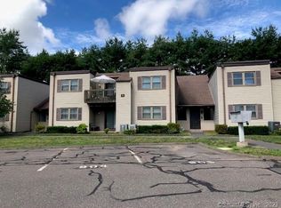 909 Twin Circle Dr #909, South Windsor, CT 06074