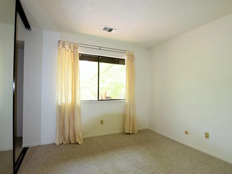 436 Bernice Ln — Photo 7