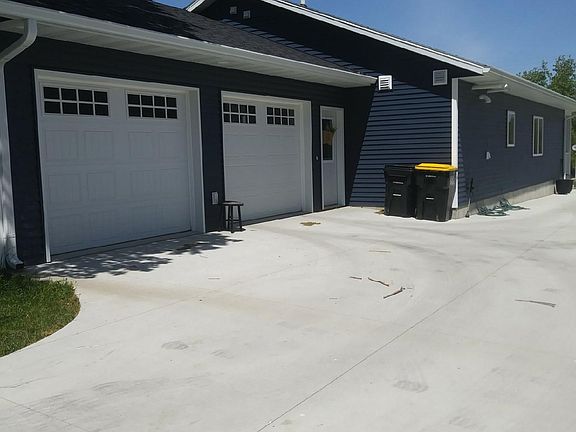 2nd image of 916 E Main St