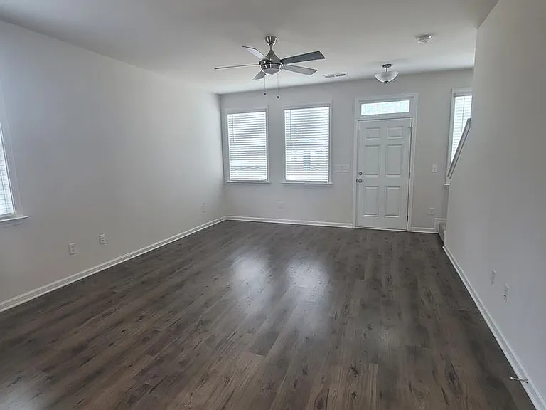 153 Valley Creek Dr — Photo 3