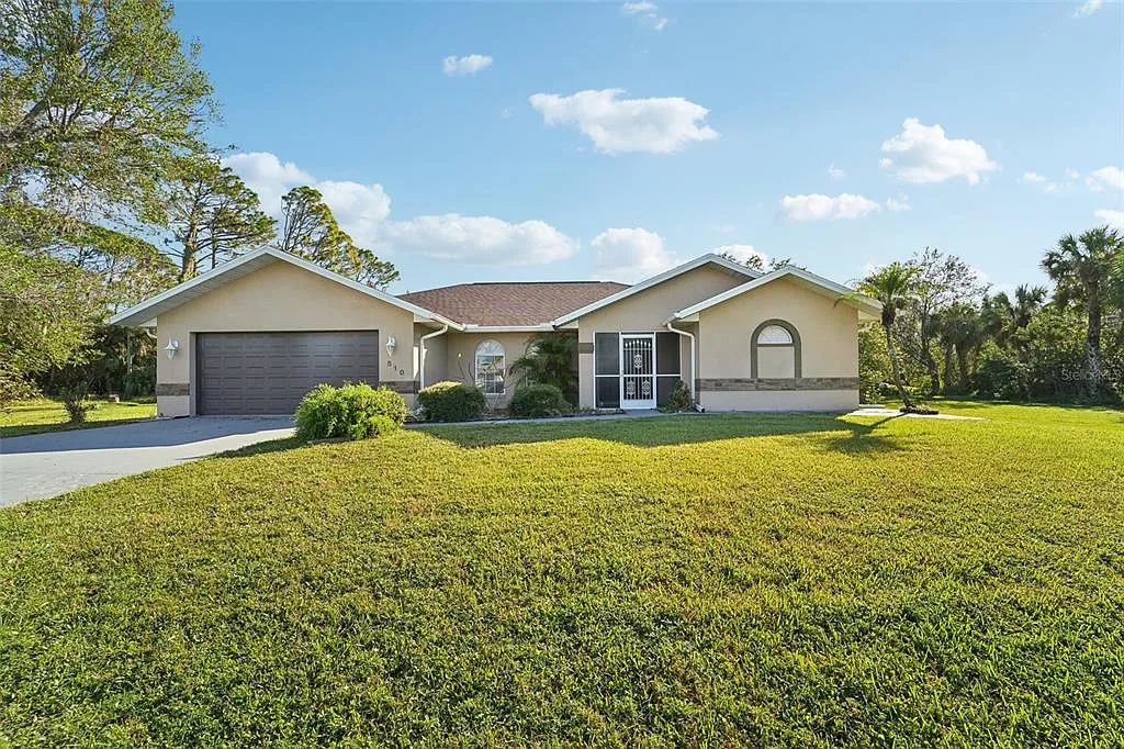 4 bed, 2.0 bath, 1903 sqft, $2,850 — Photo 2