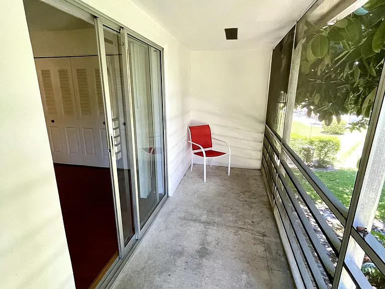201 Canterbury Dr W #I — Photo 9