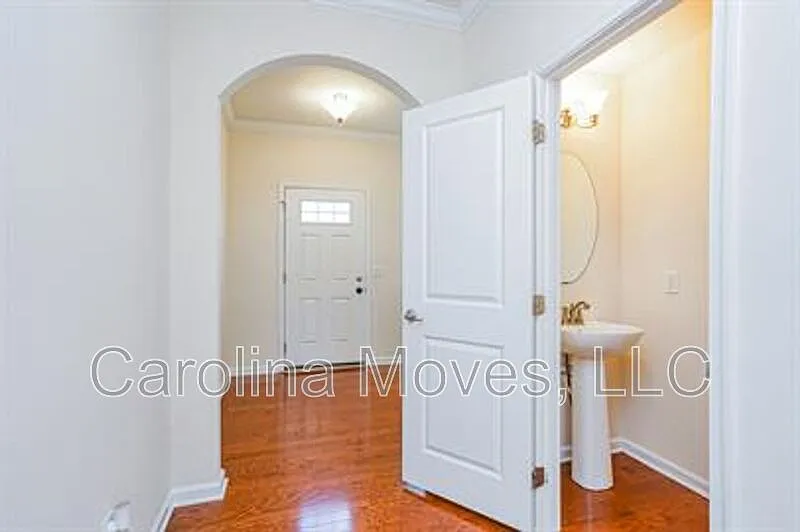 3 bed, 2.5 bath, 1592 sqft, $1,895 — Photo 2