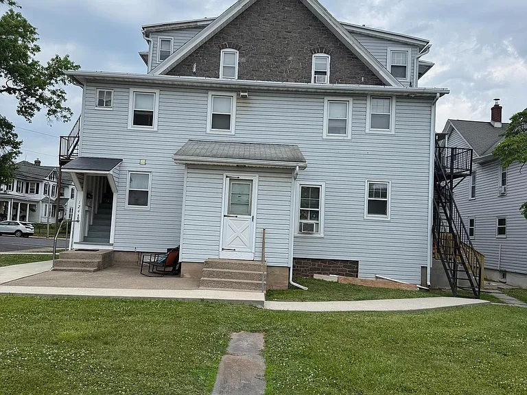 122 Juniper St — Photo 3