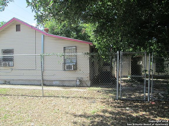3rd image of 701 S Nueces St