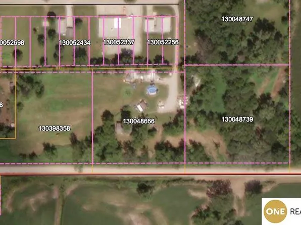 737 South St #3, Nehawka, NE 68413