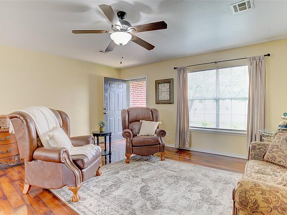 4th image of 1204 Crystal Ln