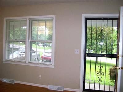 3rd image of 261 Bonnycastle Ave