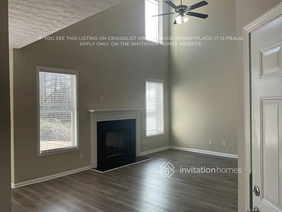 Building Photo - 6490 Drake Mnr