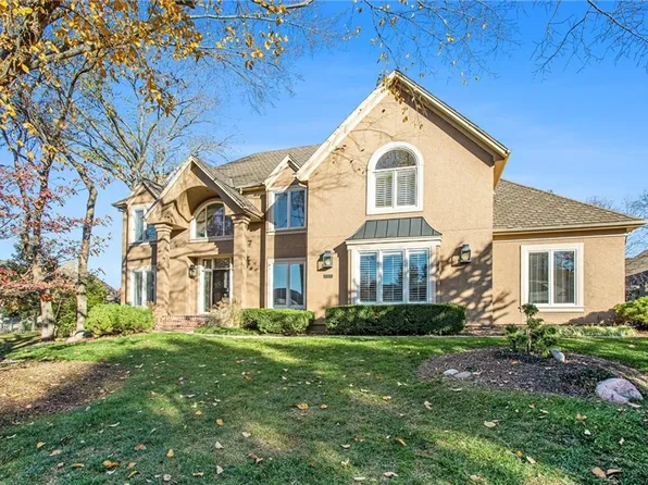 13211 Barkley St, Overland Park, KS 66209