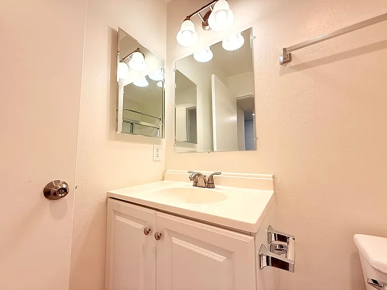 5233 Cartwright Avenue — Photo 12