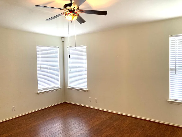 2444 Medina Dr — Photo 5