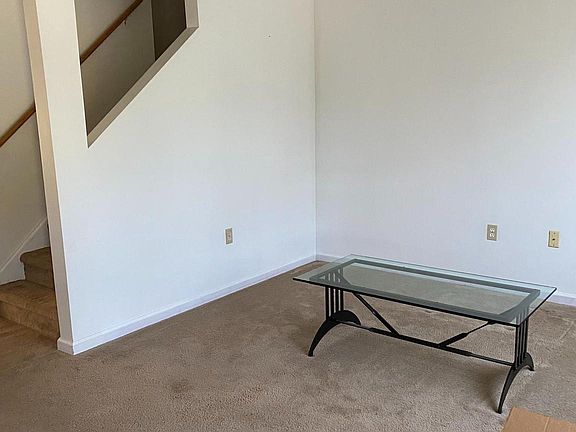 5th image of 32 Waldeck Ct
