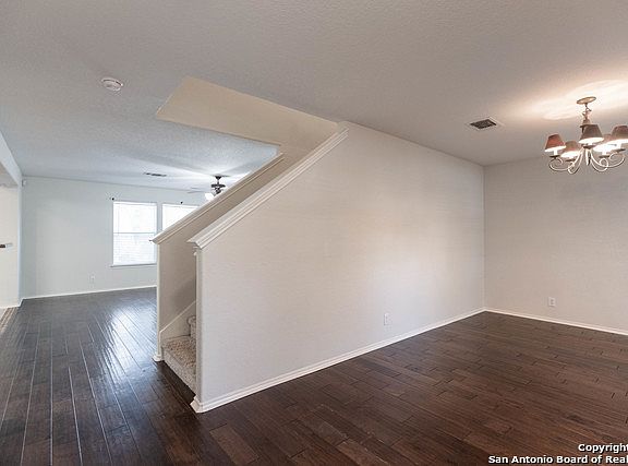 4th image of 8559 Collingwood