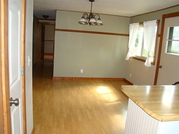 5th image of 221 W Valley St
