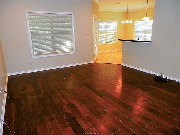 4th image of 995 Skrivanek Dr