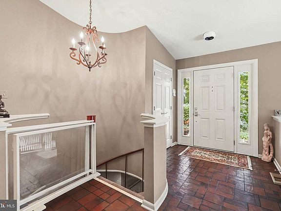 4th image of 5 Glencliffe Cir