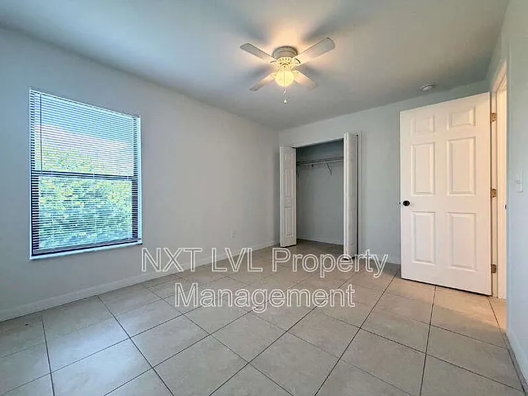 842 SW 39th Ter — Photo 10