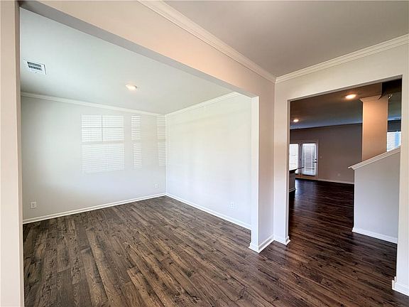 2nd image of 40 Berkeley Trce