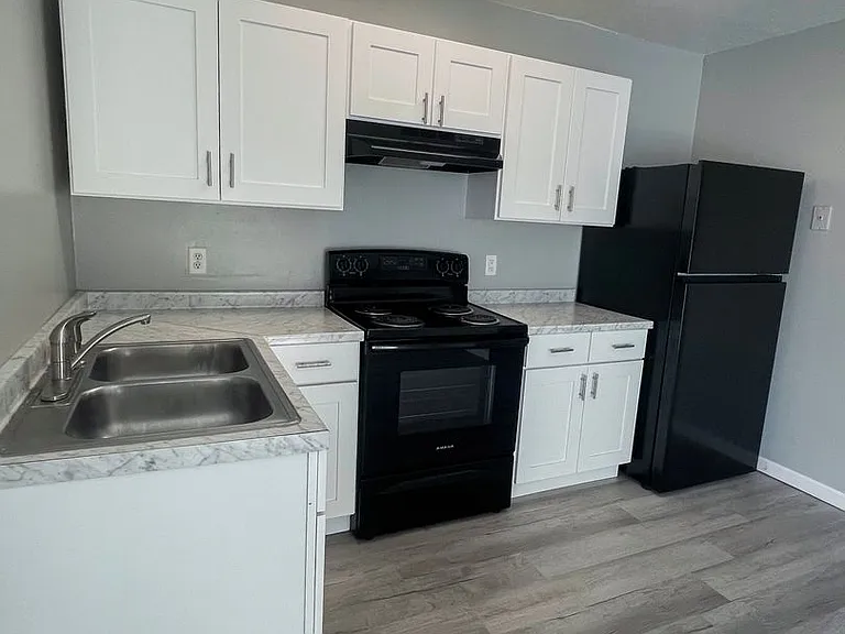 Clinic Court Apartments — Photo 46
