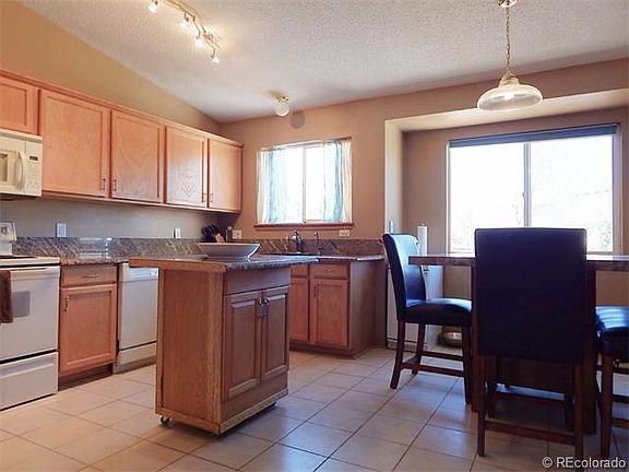 4th image of 3223 Blue Grass Ct