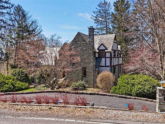 2nd image of 416 Hanshaw Rd