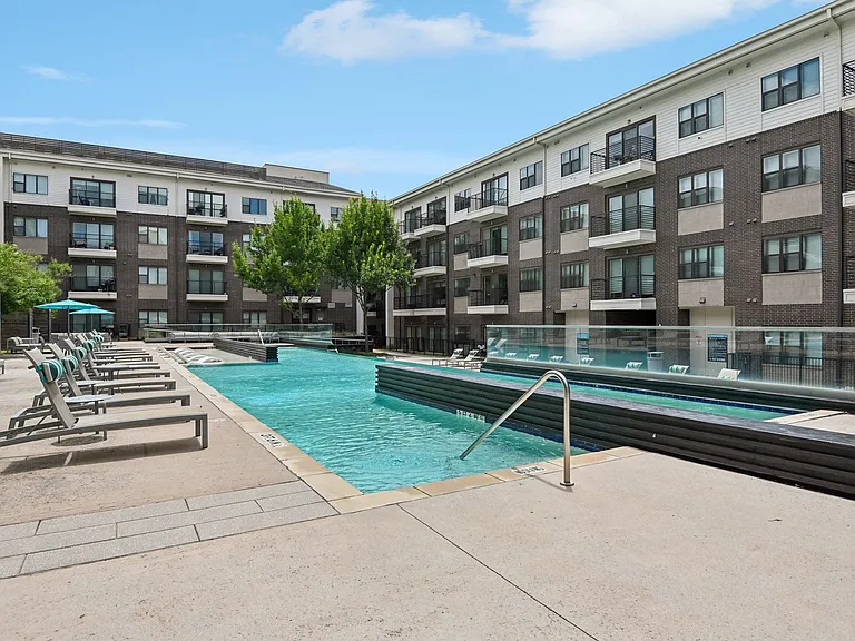 Markethaus 3700 Patio Views of Pool