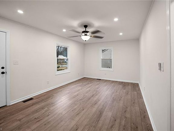 5th image of 1422 Valley Ridge Dr