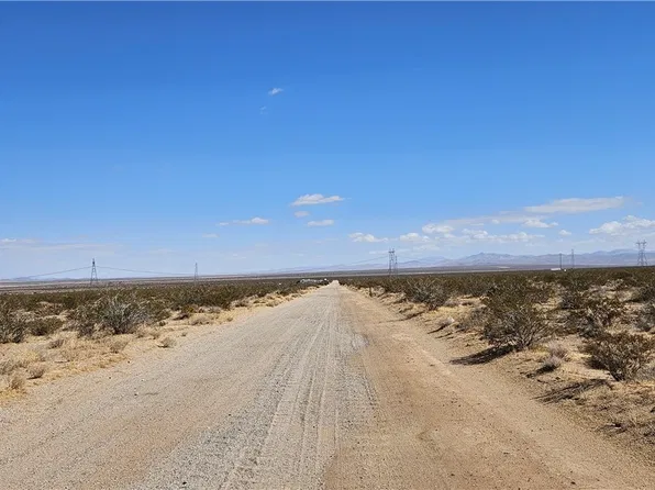 803 Princess Pat Mine Rd, Adelanto, CA 92301