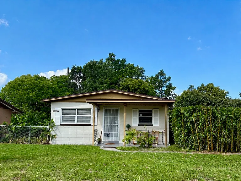 Front Yard/House