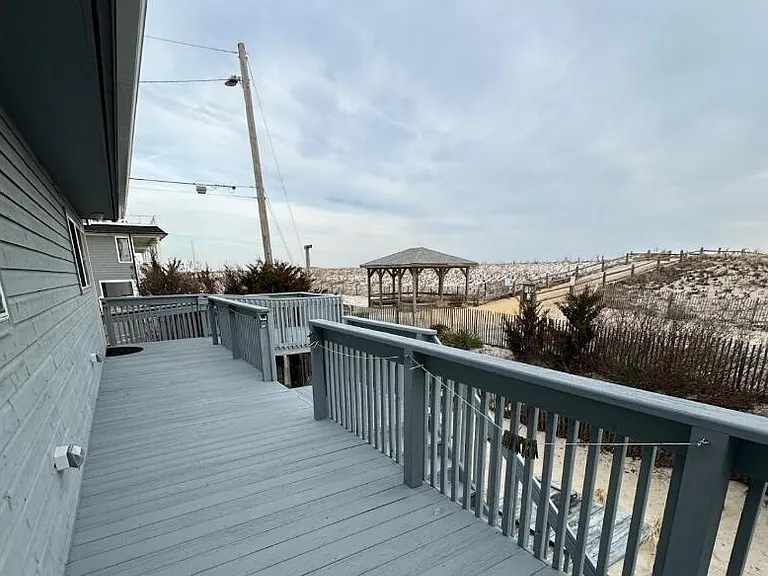 2200 Oceanfront — Photo 9