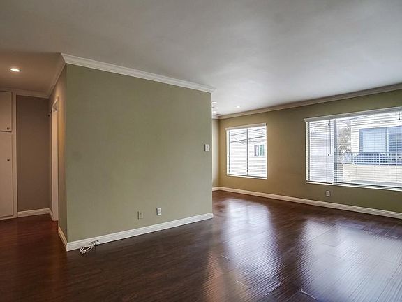 5th image of 204-11959 Nebraska Ave #204