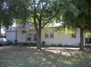 1233 N Rockdale St, Lexington, TX 78947