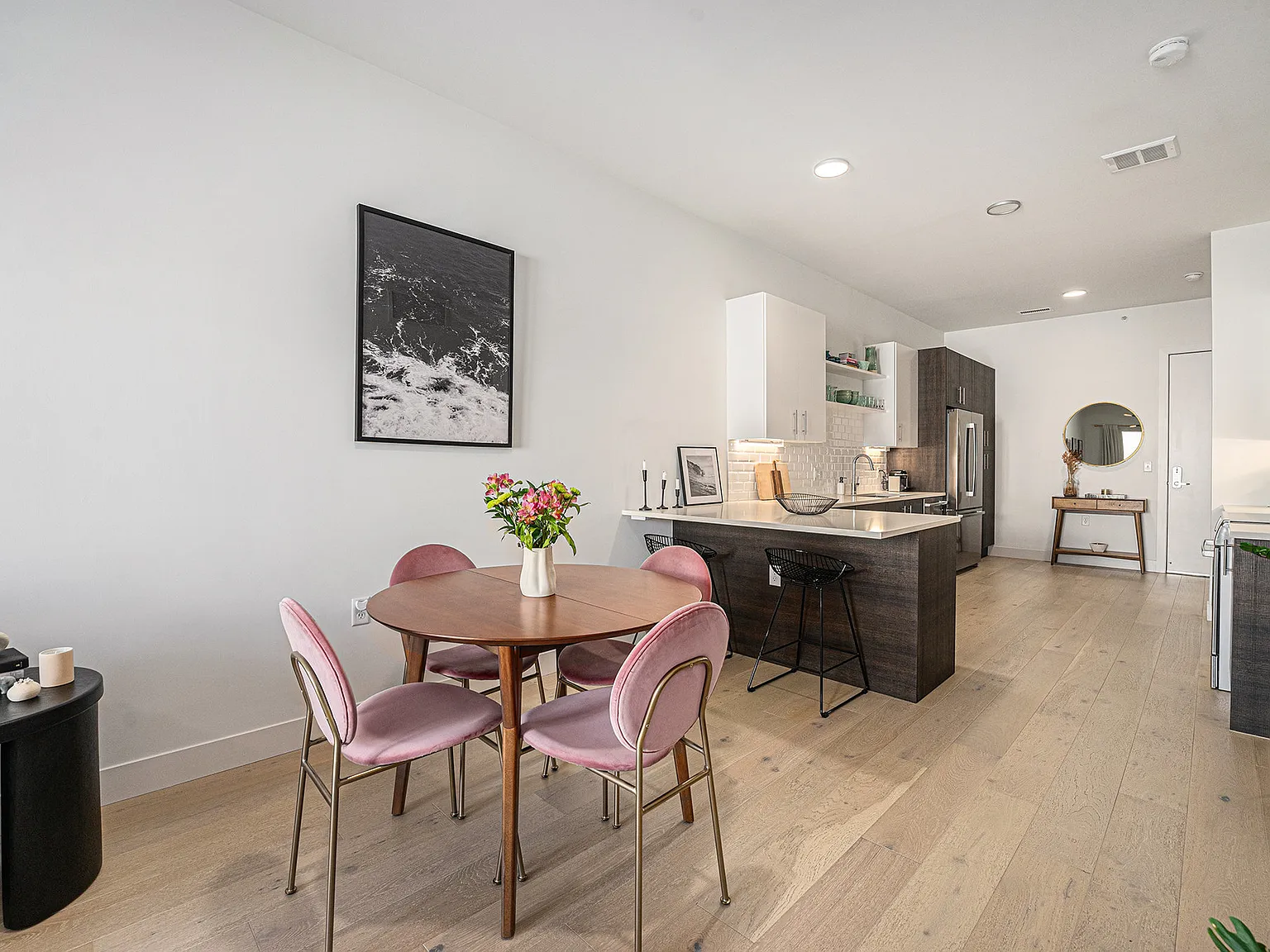 1 bed, 960 sqft, $2,600 — Photo 3
