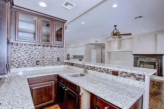 562 N Danielson Way — Photo 9