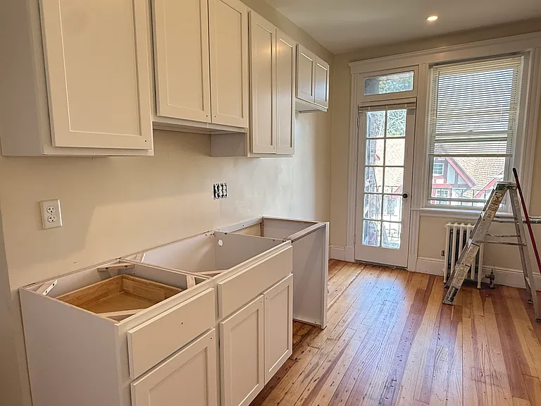86 Sutherland Rd #14 — Photo 1