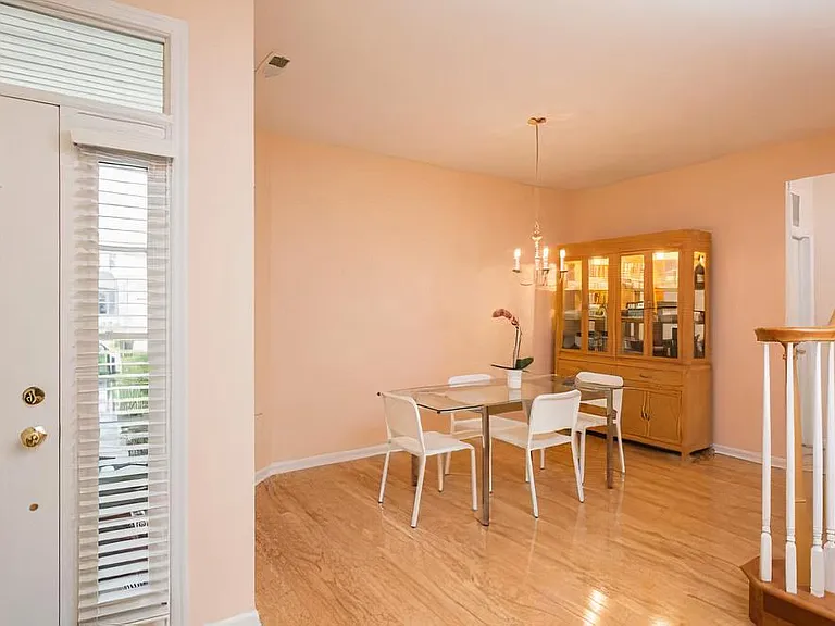 28 Sutton Ct — Photo 9