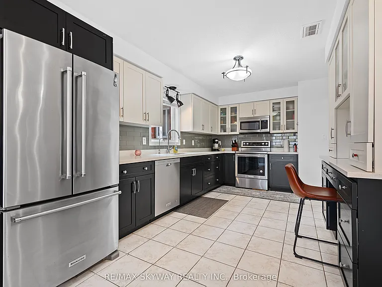 116 Severn Dr — Photo 12