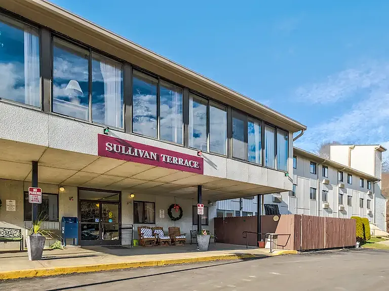 Sullivan Terrace Apartments — Photo 3