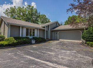 1010 W Ranchito Ln, Mequon, WI 53092