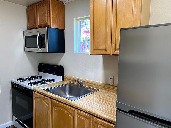 5th image of 965 Newbridge St