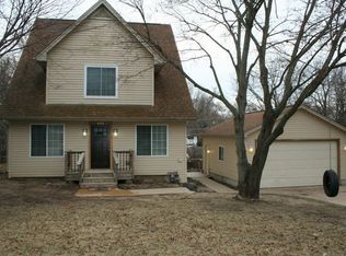 409 Rose Ave, Island Lake, IL