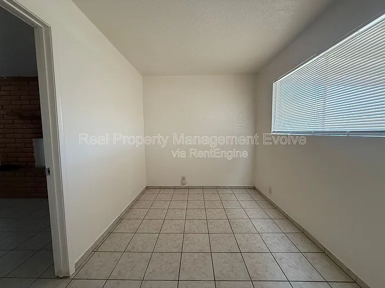 4021 W Berridge Ln — Photo 8