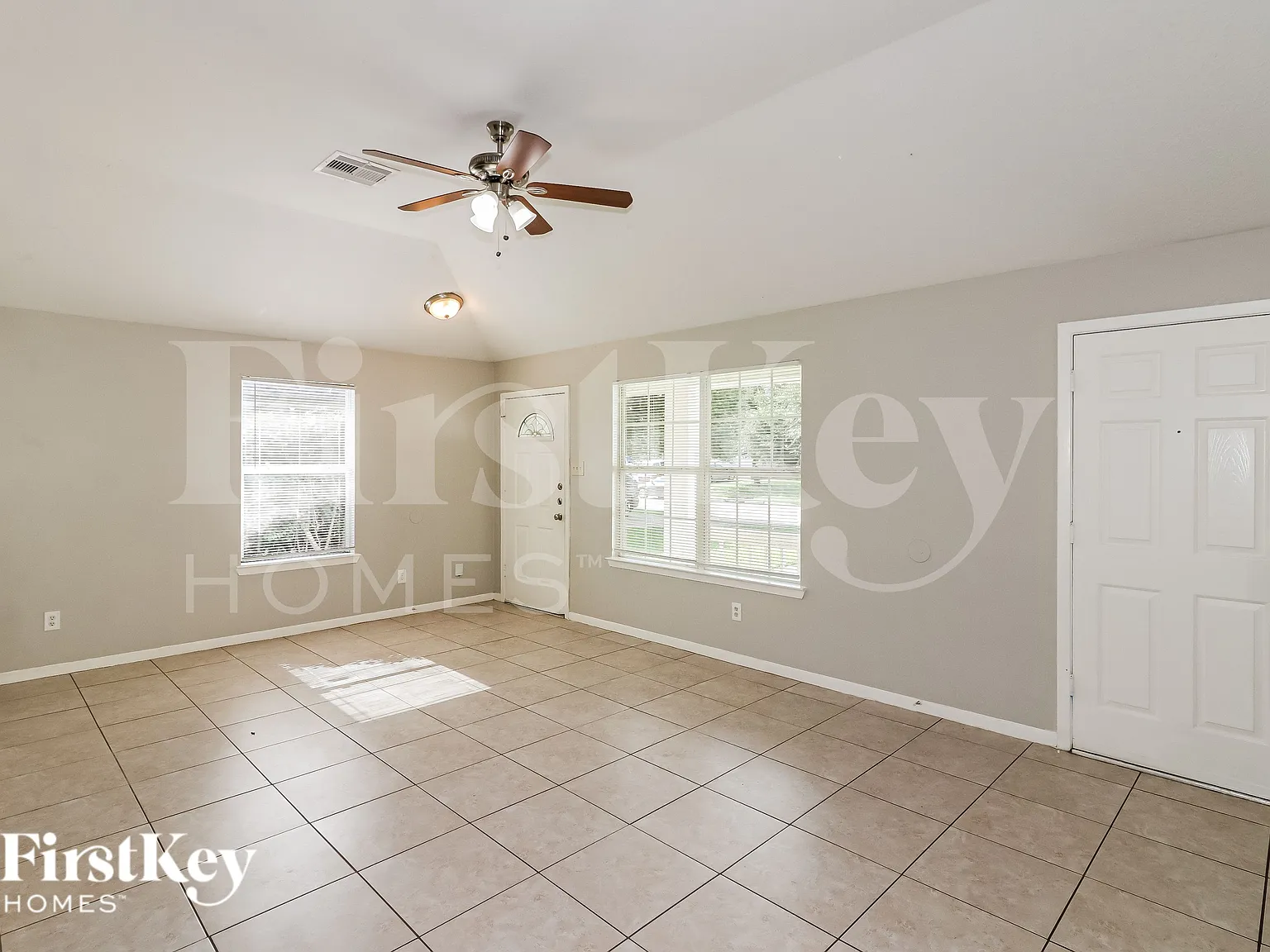 3 bed, 2.0 bath, 1216 sqft, $1,585 — Photo 2