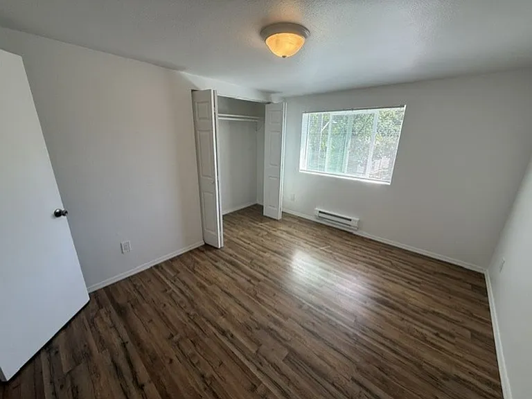 301 Apartments — Photo 33