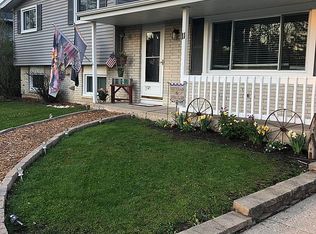 11 Tweed Rd, Fox Lake, IL 60020