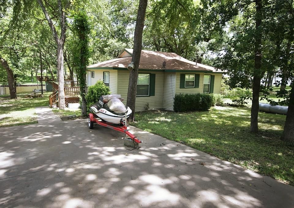 1st image of 2121 Lakeview Dr