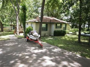 2121 Lakeview Dr, Mabank, TX 75156