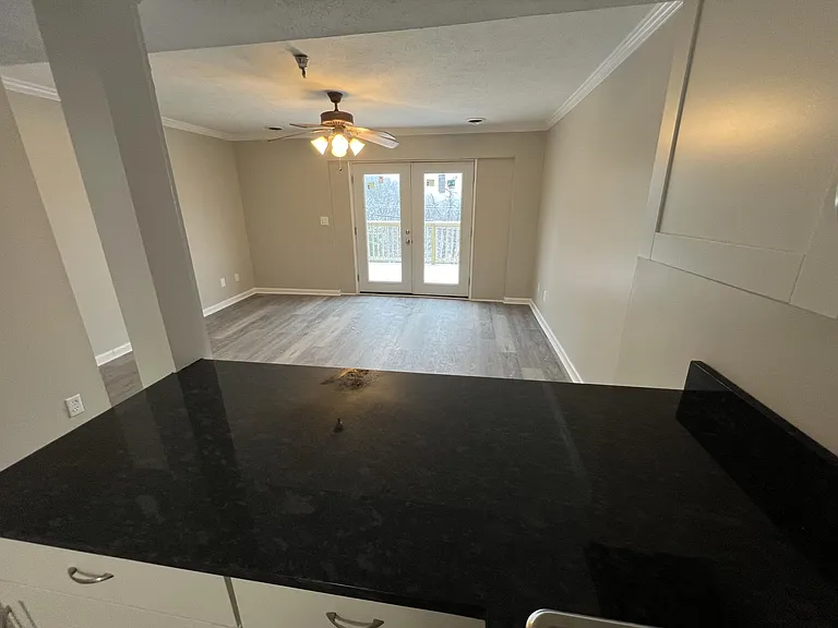 300 Stewart Ln #31 — Photo 3